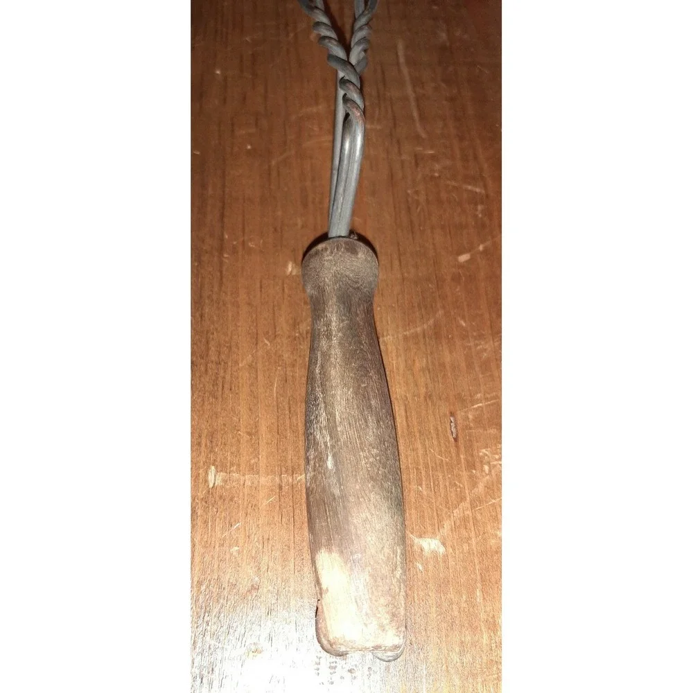 Vintage Large Wire Rug Beater Pillow Fluffer Wooden‎ Handle 25